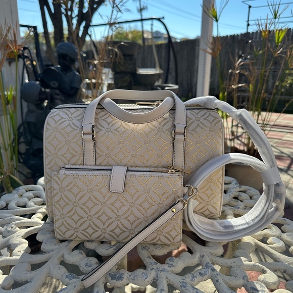 Michael Kors Patterned Women's Bag Set - Picture 9 of 16
